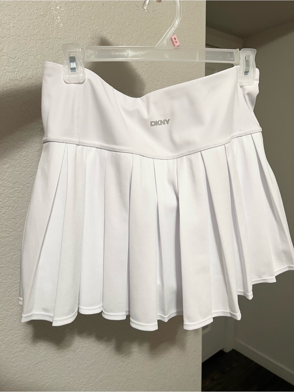 DKNY Women’s White Pleated Tennis Skirt - Like New